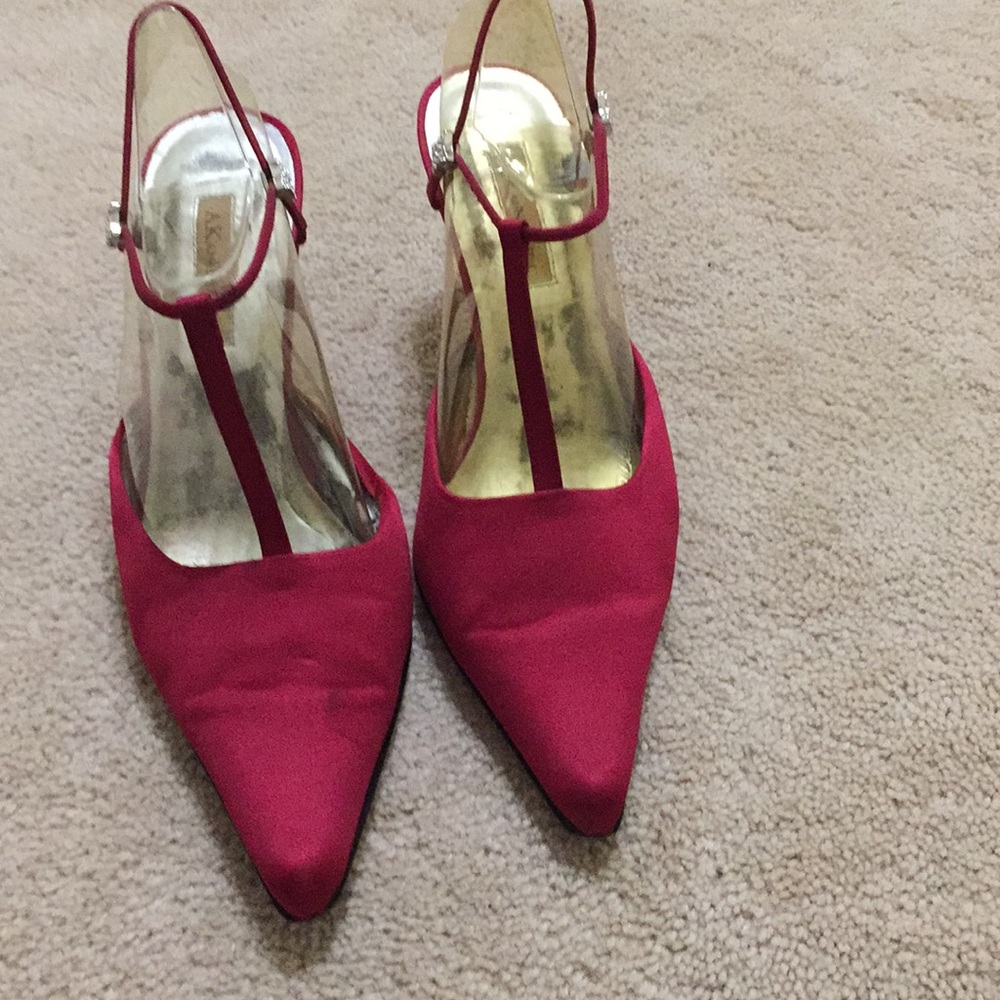 Anne Klein 71/2 pumps.